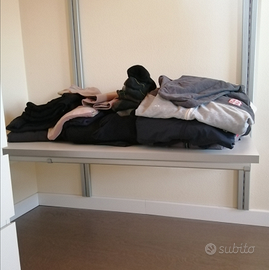 Struttura per guardaroba a mensole