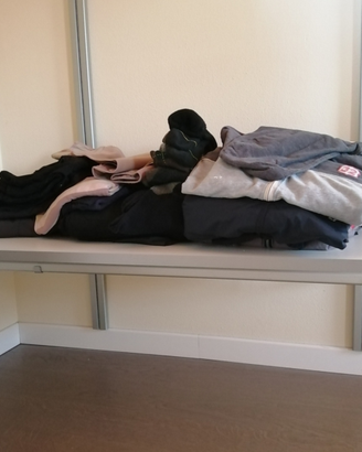 Struttura per guardaroba a mensole