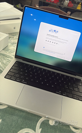 Macbook Pro 14" Argento M5 32GB 1TB - Come Nuovo