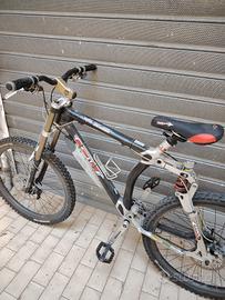 bicicletta mountain-bike GT