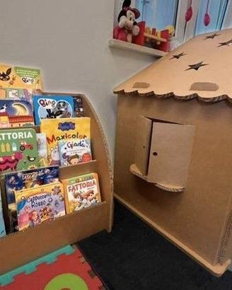 Lettino e libreria Montessori in cartone ecologico