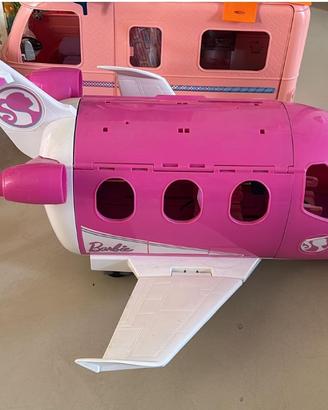Barbie:casa, camper, aereo, 2 armadi, piscina