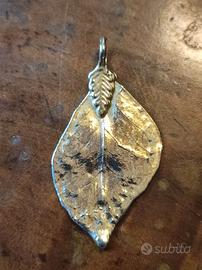 Ciondolo con vera foglia naturale placcata oro