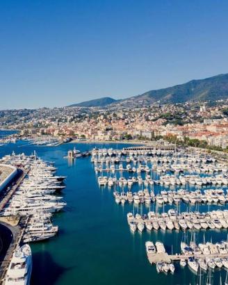 Appartamento di 250 m² con più di 5 locali a Sanre