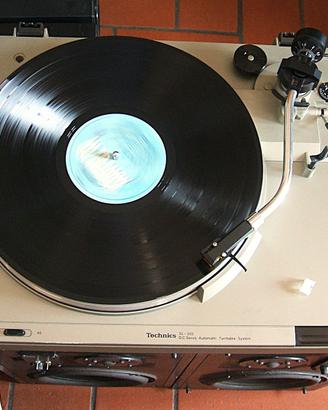 Technics SL-303 giradischi e Sansui giradischi