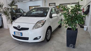 Toyota Yaris 1.3 3 porte - ADATTA A NEOPATENTATI
