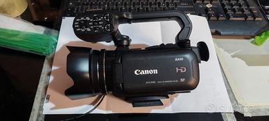 Canon XA10 (con impugnatura XLR) 