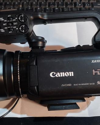Canon XA10 (con impugnatura XLR) 