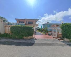 Villa indipendente con spazio esterno