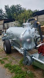 Cisterna d' acqua su ruote