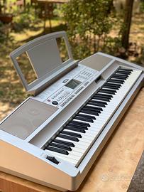 Yamaha DGX-300 Tastiera Pianoforte Digitale