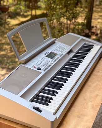 Yamaha DGX-300 Tastiera Pianoforte Digitale