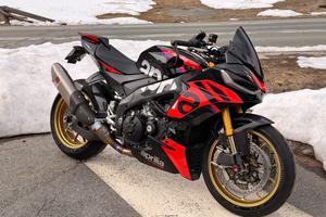 Aprilia tuono v4 factory 1100