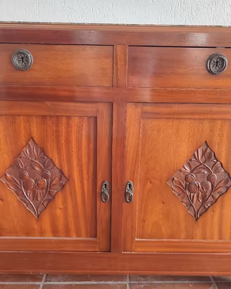 madia in legno massello.