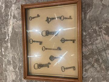 Bacheca con chiavi antiche