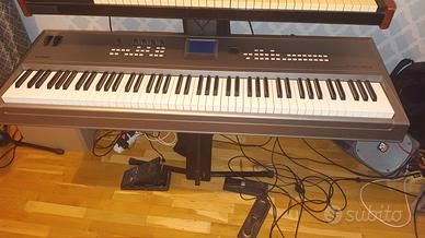 pianoforte digitale Yamaha MM8