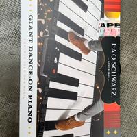 Pianoforte giocattolo Fao Schwartz