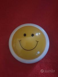 Lampada tavolo a batterie a led Emoj a pressione