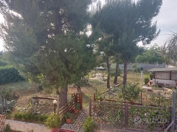 Villa immersa nel verde a pochi km dal mare