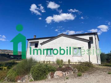 Villa di 256 m² con più di 5 locali a Picerno