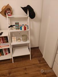 mobile consolle; libreria a scaletta e tavolo 