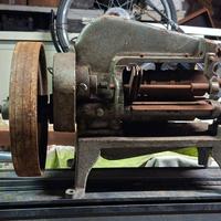 TAGLIASTRISCE CUOIO PELLE PELLETTERIA