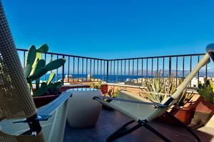 Casa indipendente con terrazzo vista mare