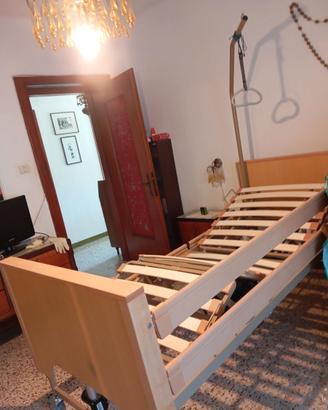 Letto ospedaliero elettrico (rete e alzata)