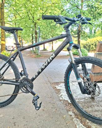 Bici mtb bitwin con freno disco perfetta