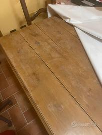 Tavolo di legno