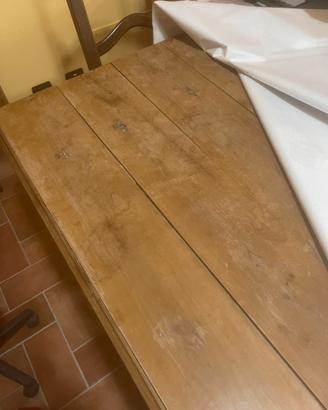Tavolo di legno