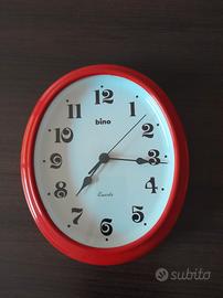 Orologio da parete ovale rosso