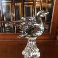 Scultura di un uccello in vetro di Murano