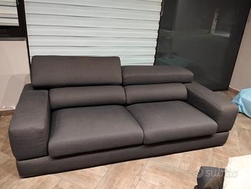 Divano moderno con pouf Samoa 