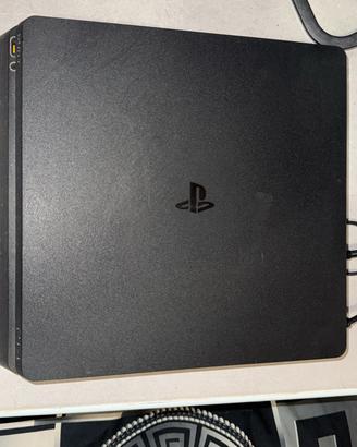 Ps4 slim + 2 controller + 3 giochi  