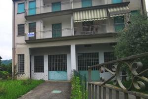 Porzione di casa con box di 100 mq e giardino