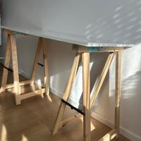 Tavolo da lavoro con cavalletti