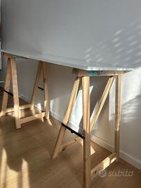 Tavolo da lavoro con cavalletti