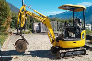mini escavatore komatsu pc16r con pinza e martello