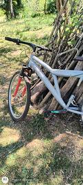 bicicletta Mountain bike da sistemare