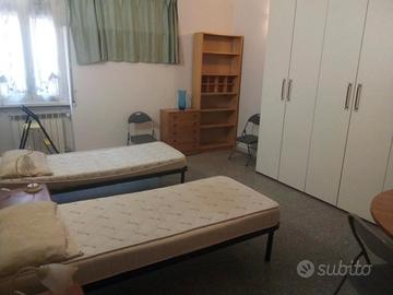 Ampia camera doppia a san lorenzo, roma