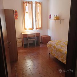 Modena camera matrimoniale libera da subito