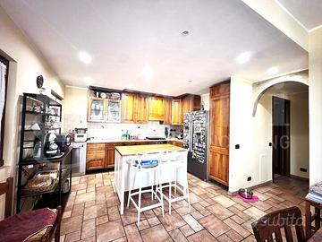 Villa o villino Albavilla [Cod. rif 3244308VRG]