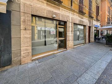 NEGOZIO A CREMONA