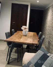 Tavolo in legno massello