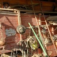 Trebbiatrice antica con imballatrice a mano 