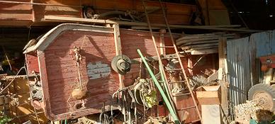 Trebbiatrice antica con imballatrice a mano 