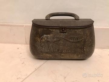 Rara scatola di latta per biscotti by Huntley&Palm