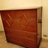 Cassa porta biancheria con due cassetti