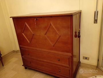 Cassa porta biancheria con due cassetti